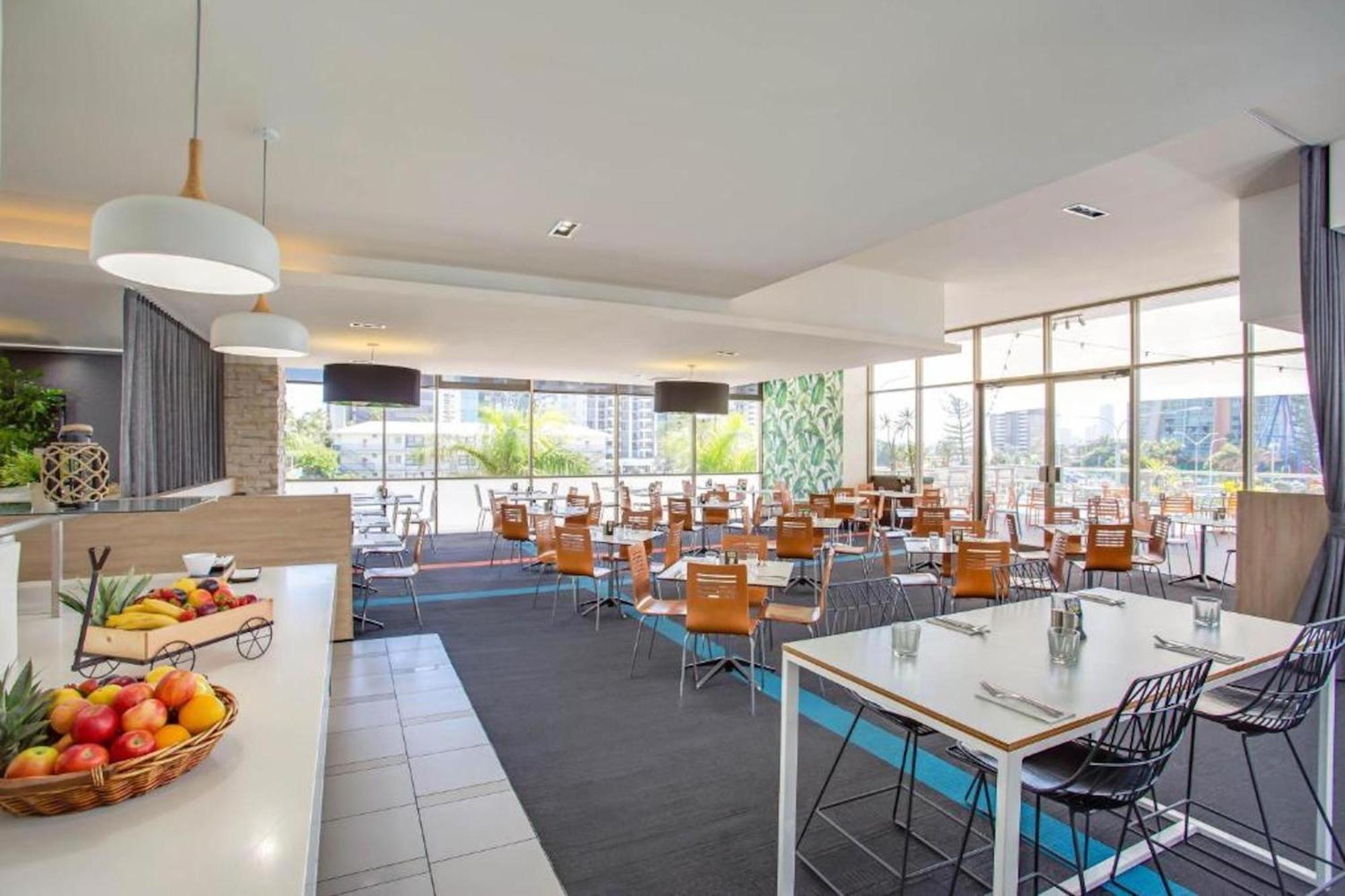 Hotel Apartments On 22 View Avenue, Surfers Paradise Гоулд Коуст Екстериор снимка