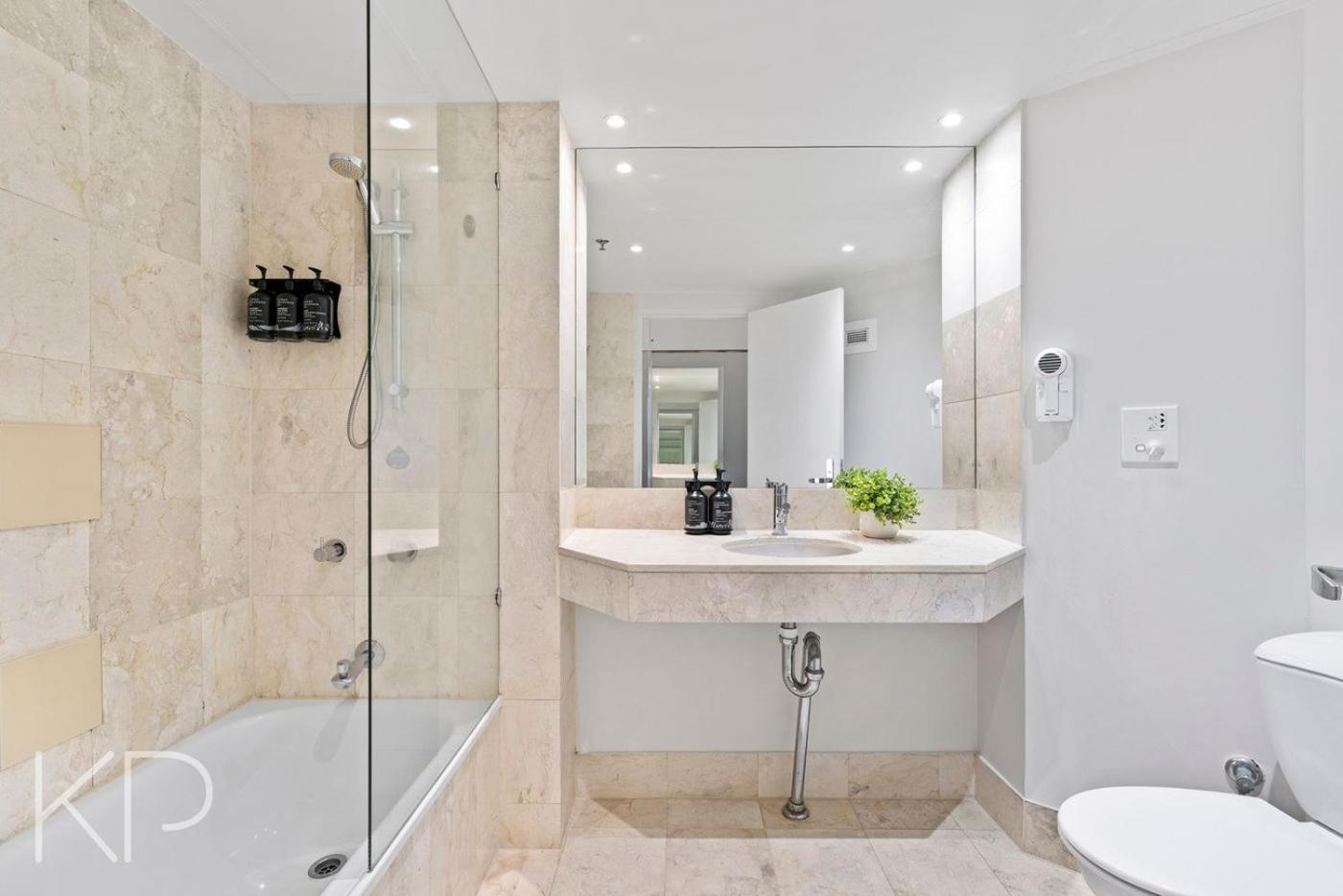 Hotel Apartments On 22 View Avenue, Surfers Paradise Гоулд Коуст Екстериор снимка